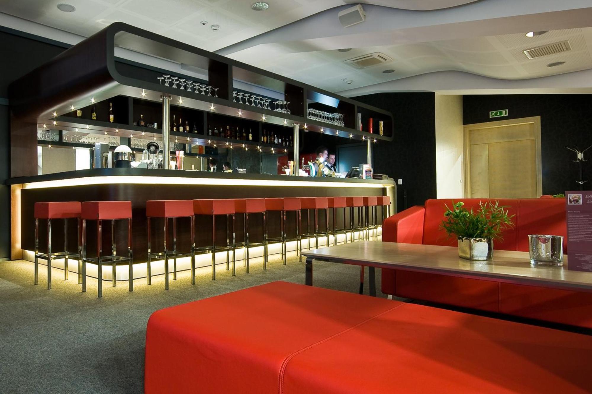 Hotel Poznanski A2 ลูบอน ภายนอก รูปภาพ