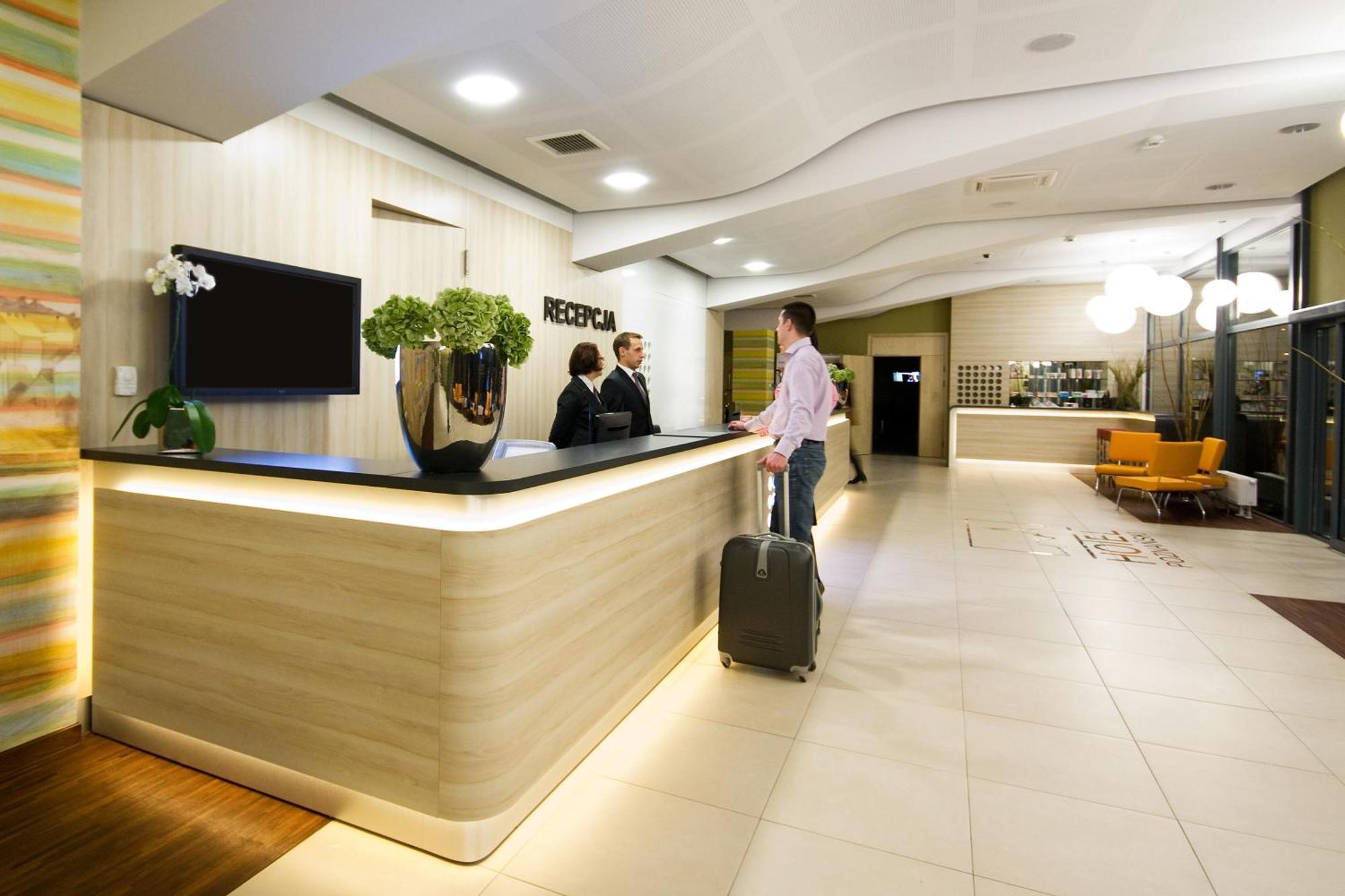 Hotel Poznanski A2 ลูบอน ภายนอก รูปภาพ