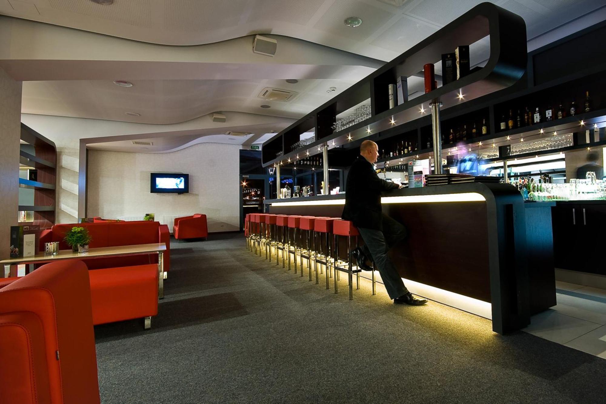 Hotel Poznanski A2 ลูบอน ภายนอก รูปภาพ