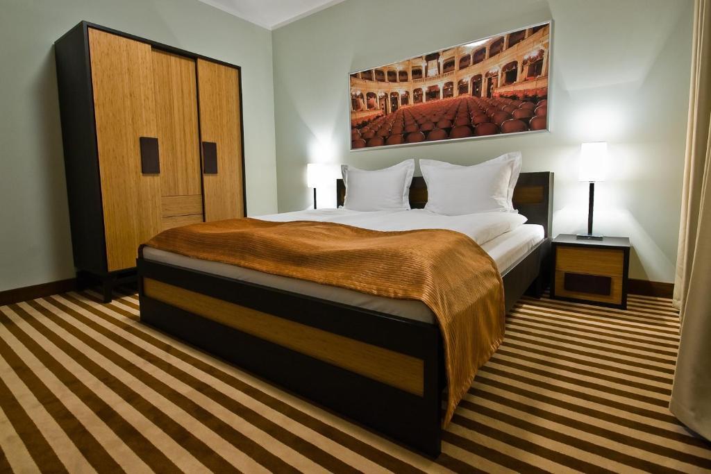 Hotel Poznanski A2 ลูบอน ภายนอก รูปภาพ