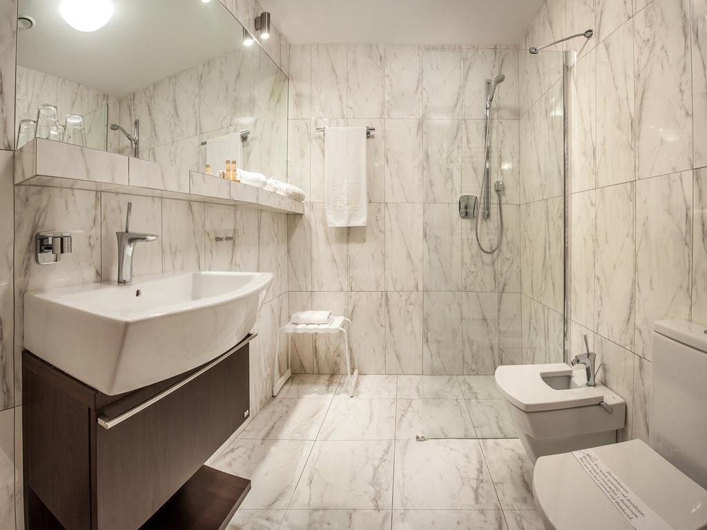 Hotel Poznanski A2 ลูบอน ภายนอก รูปภาพ