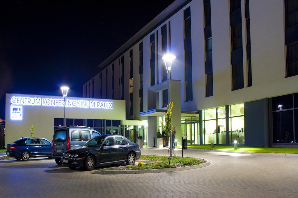Hotel Poznanski A2 ลูบอน ภายนอก รูปภาพ