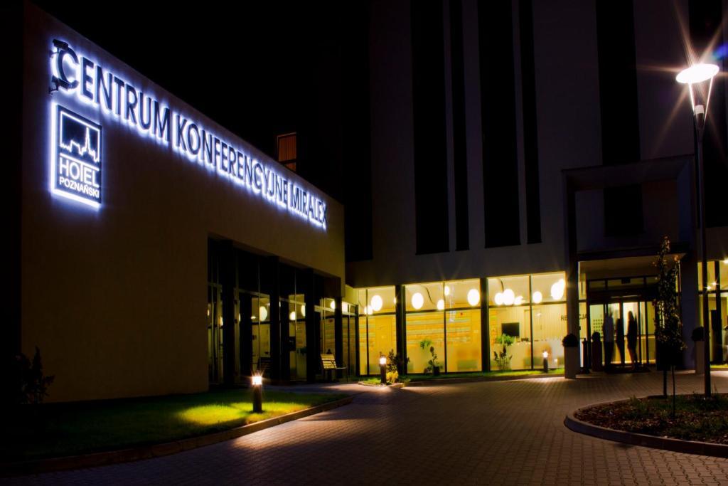Hotel Poznanski A2 ลูบอน ภายนอก รูปภาพ