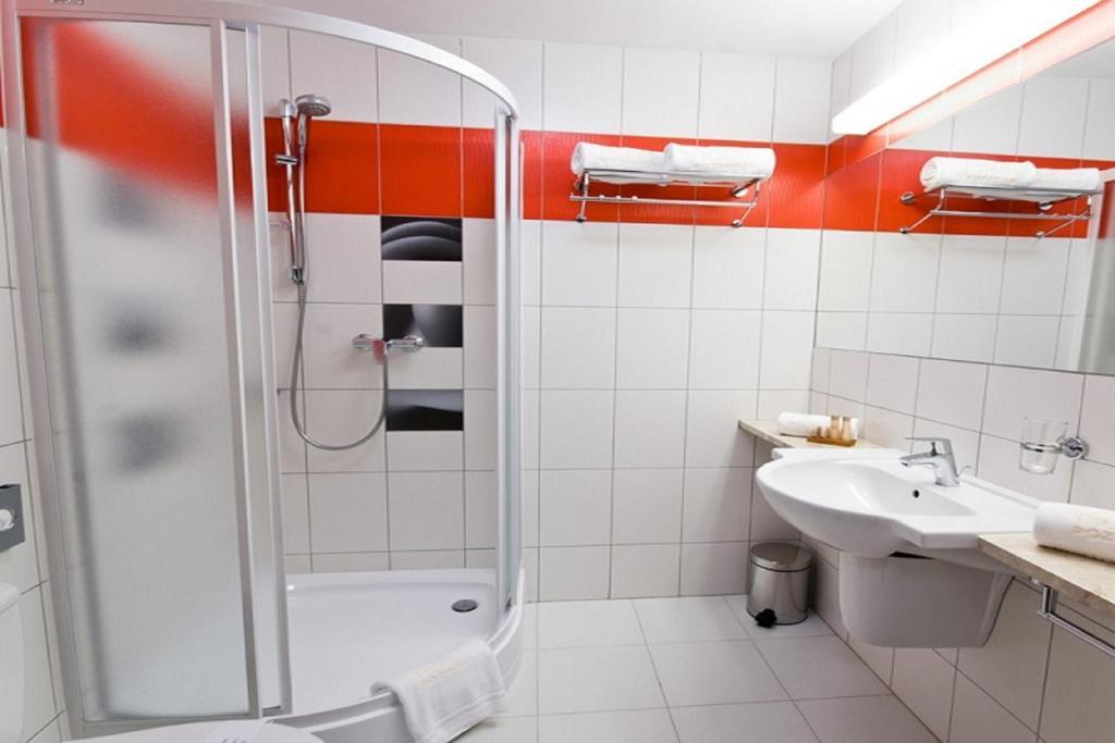 Hotel Poznanski A2 ลูบอน ห้อง รูปภาพ
