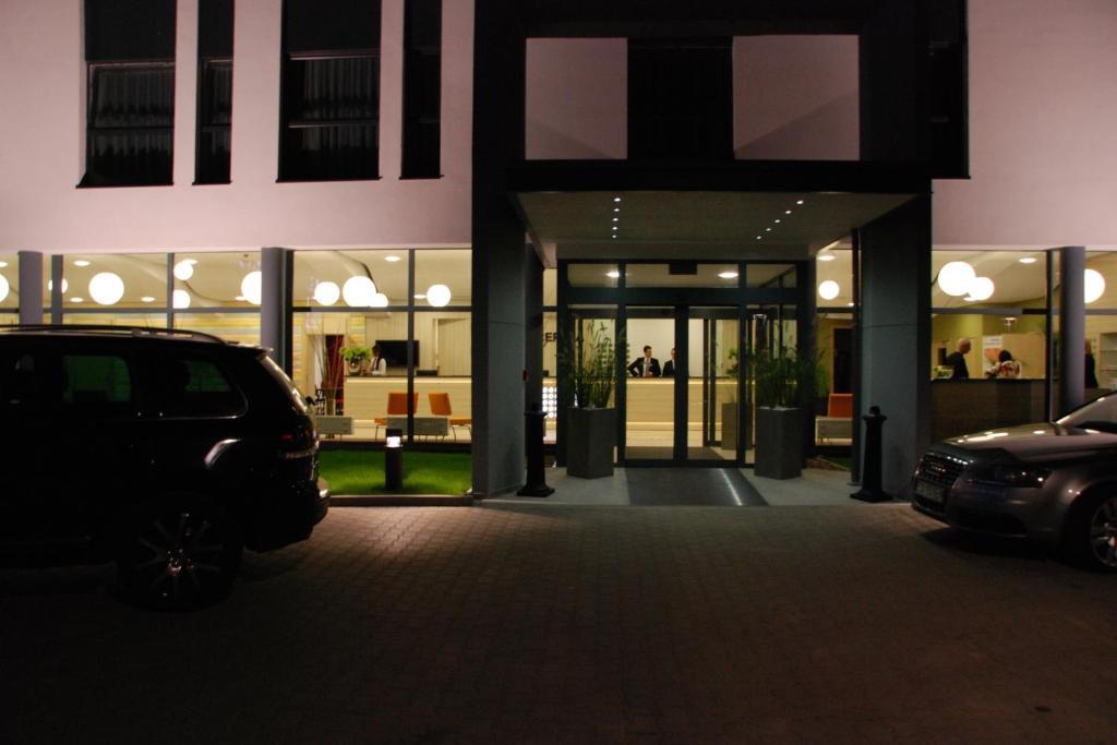 Hotel Poznanski A2 ลูบอน ภายนอก รูปภาพ