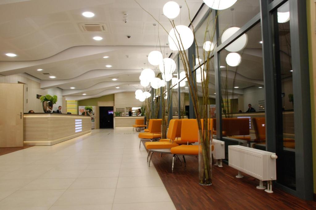 Hotel Poznanski A2 ลูบอน ภายนอก รูปภาพ