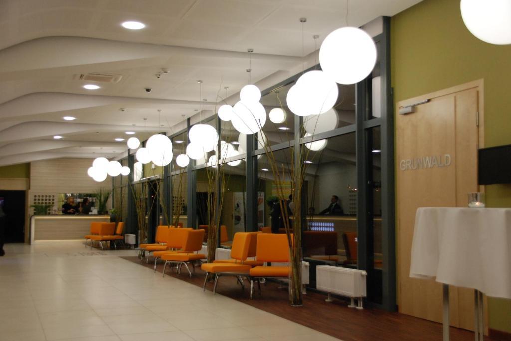 Hotel Poznanski A2 ลูบอน ภายนอก รูปภาพ