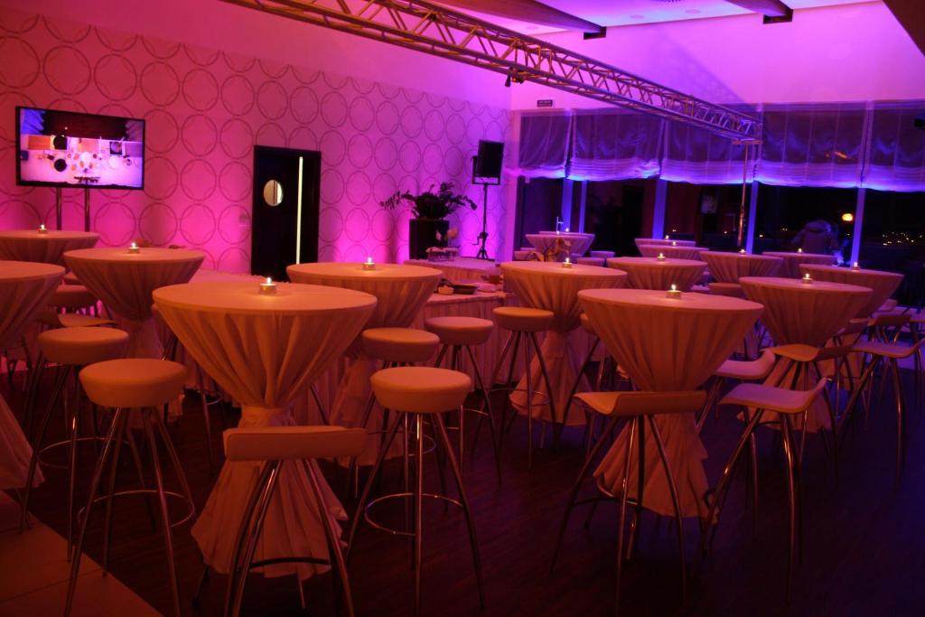 Hotel Poznanski A2 ลูบอน ภายนอก รูปภาพ