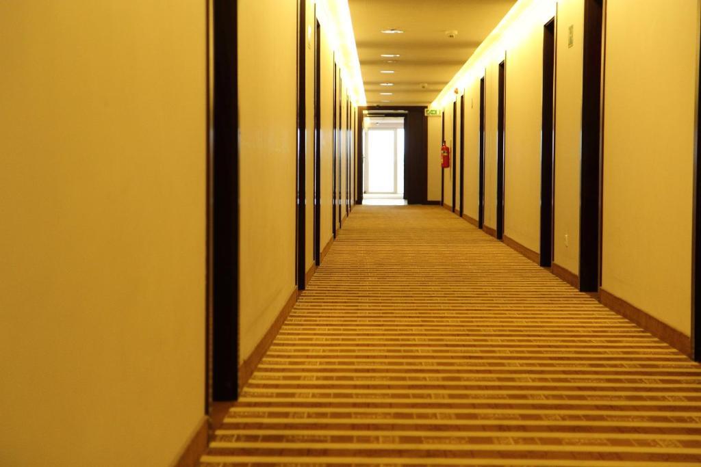 Hotel Poznanski A2 ลูบอน ภายนอก รูปภาพ