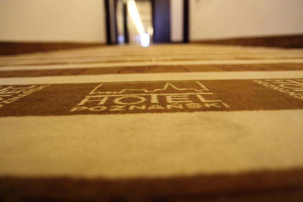 Hotel Poznanski A2 ลูบอน ภายนอก รูปภาพ